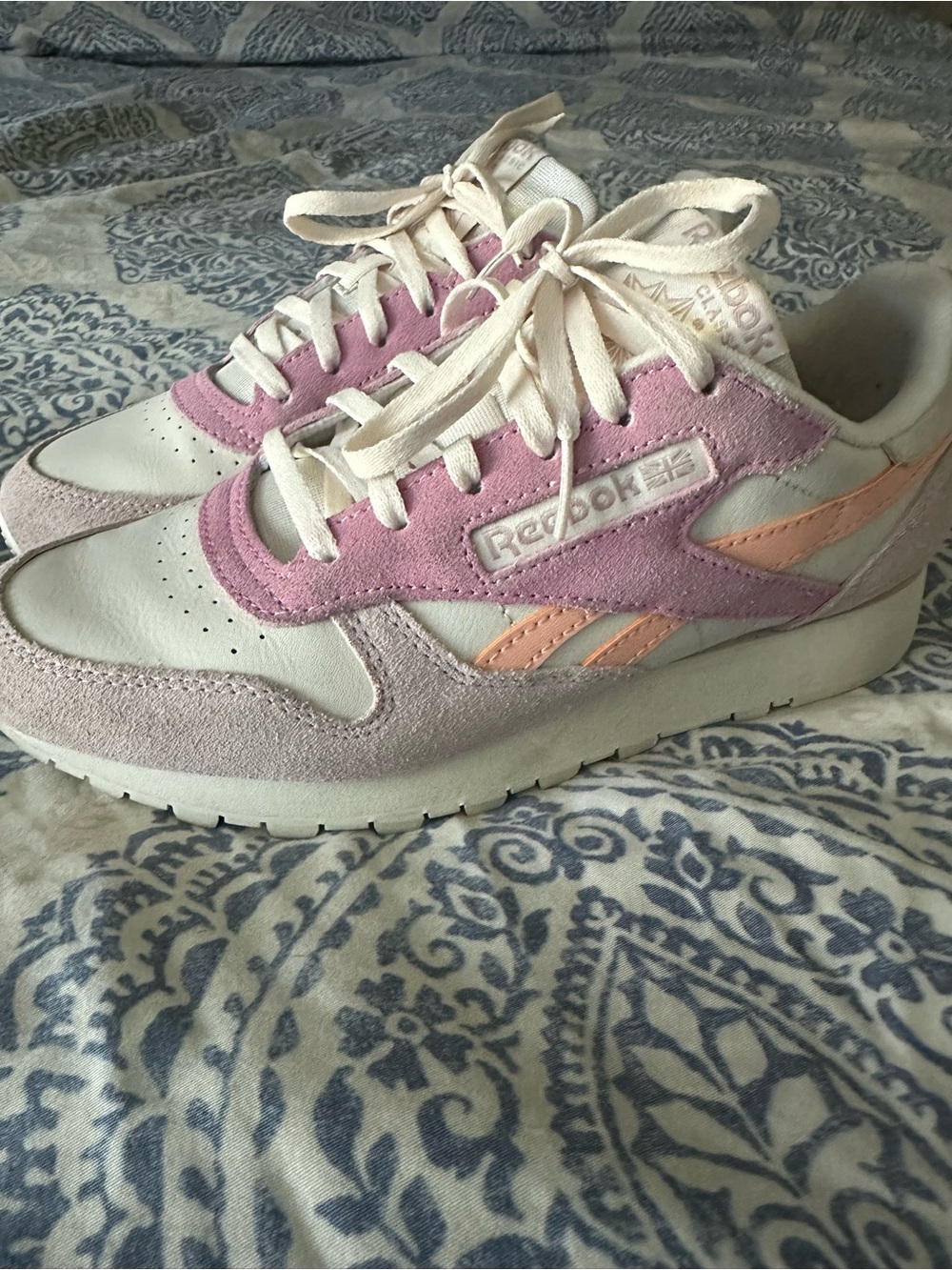 Reebok Low-Top Sneakers in Light Pink, Peach & White
